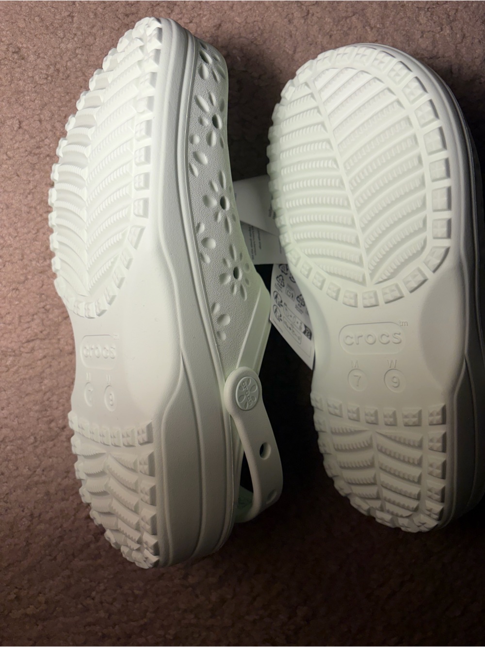 CROCS 💚 floral laser cut Light Mint Foam Clogs with Flower Cutouts NWT - Picture 6 of 8